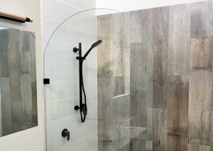 arched shower screen